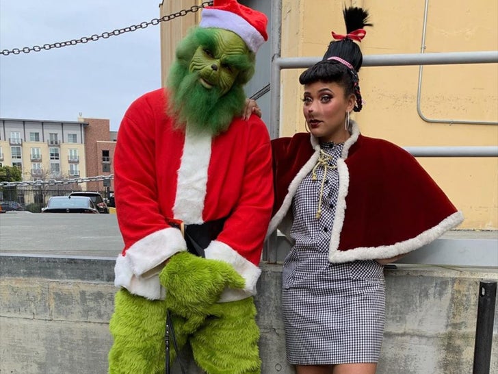 10491fec2eb748e992c2430ae6782194_md 1209-Grinchy-Stars-Sub1