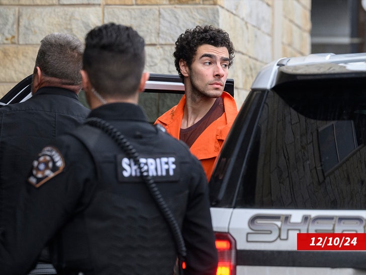 12809f6636bf479c91f5ca53db7264cd_md-4 luigi mangione arrested court