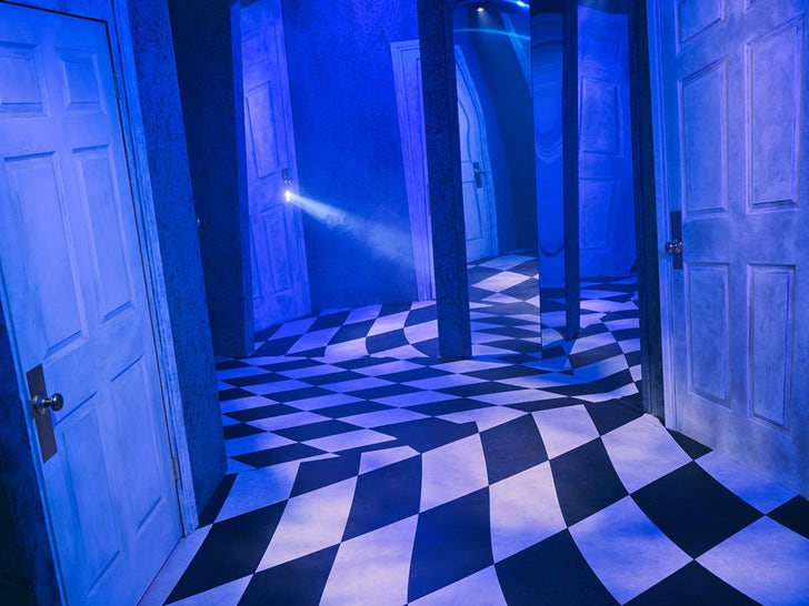 156679749bb54a359157a107ab482d5a_md 1022-beetlejuice-airbnb-house-photos-primary-2