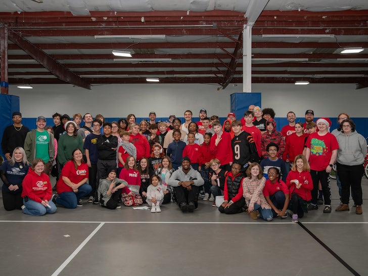 15854c3b25224c7387d1020d4f7066b8_md 1217-Tee-Higgins-Bike-Giveaway-With-Raising-Canes-footer-2