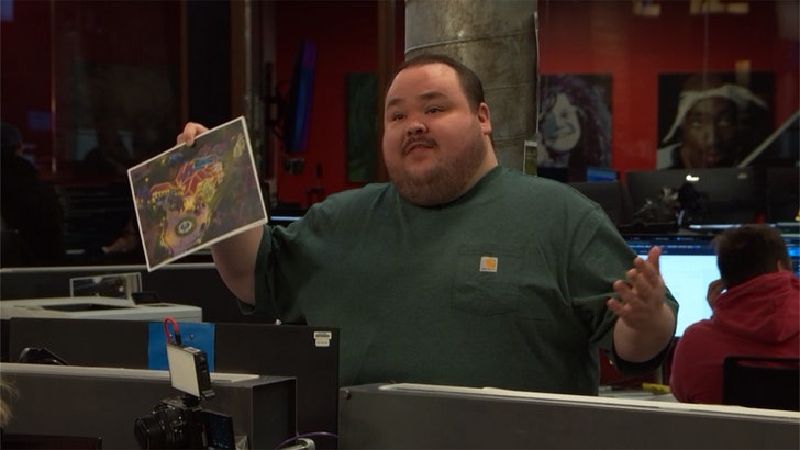 15e0f14bb7ab470d920fc69e01d2b432_md 121724_tmz_tv_christmas_lights_kal