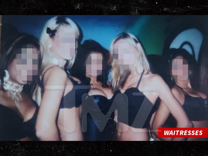 171fe2bd9c6941fd8defec444b1056fc_md waitresses diddy accuser