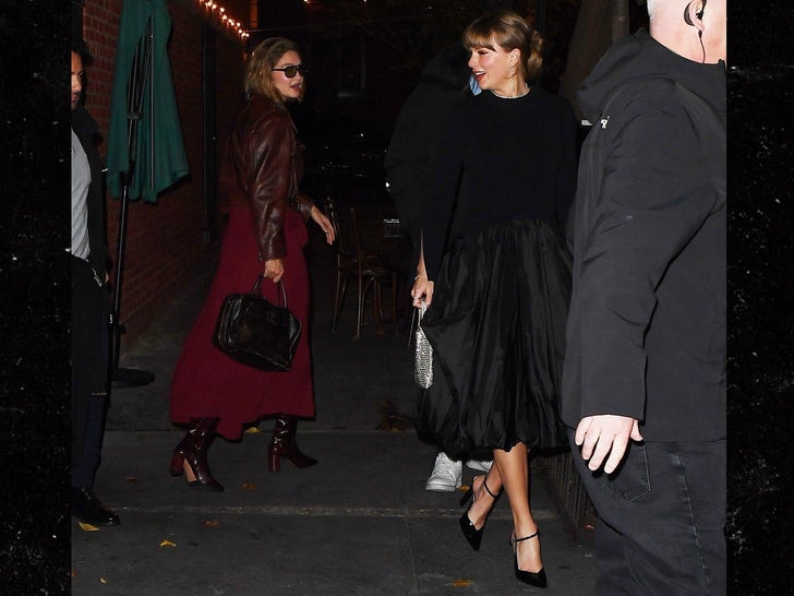 17cf9628b5cb49058c8f9b5876db9dab_md 1203-Taylor-Swift-And-Gigi-Hadid-Dinner-New-York-Photos-primary-2
