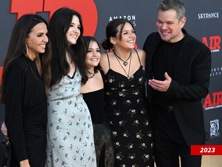 17e774b7221a437494cbf0d6b89cc483_md matt damon and family