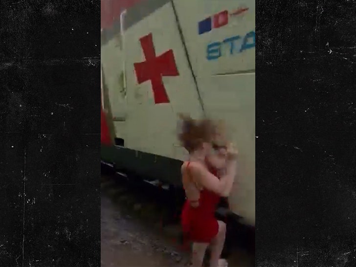 1a44f332420a48bdb49ea88b145488a6_md 090524_woman_train-sg3