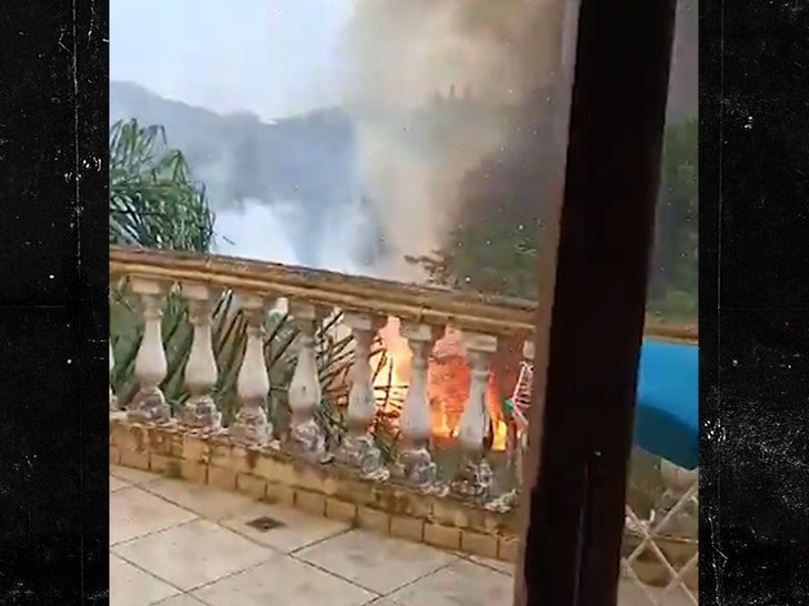 1a9f5ca40ad44b64b7961d06220d7bfa_md 080924-plane-crash-brazil-balcony