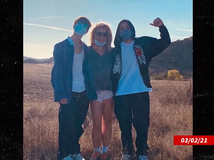 1d7549fd2ed14b25a2362e36d0a2c0e1_md britney spears sean preston and jayden james