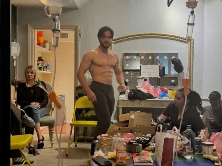 22d7697593674453a1c2e9b79ef8abe3_md kit harrington