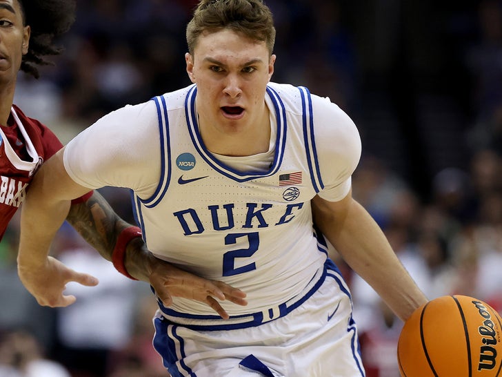 2478b5a2474741ee9ce94e4460529f5b_md Cooper Flagg On The Court