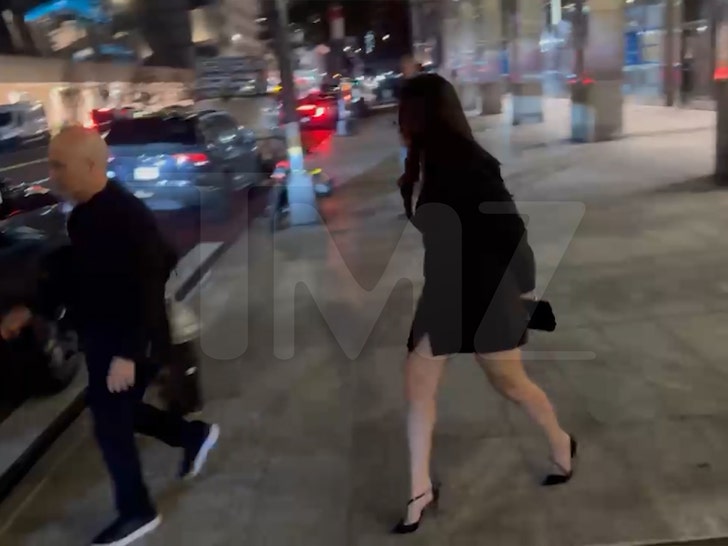 250d35088cce41fba3bc235f30c48863_md 101624-selena-gomez-1