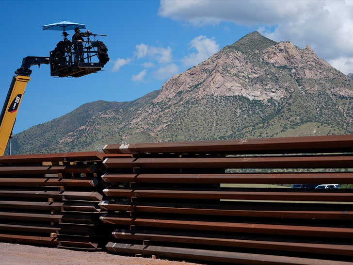 262201c7ab534635861eac3fa15ccee7_md trump arizona rally sub