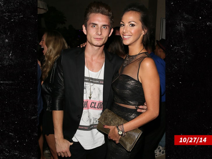 26869bace4bd45b8bc4f85ecba595d61_md James Kennedy and Kristen Doute attend