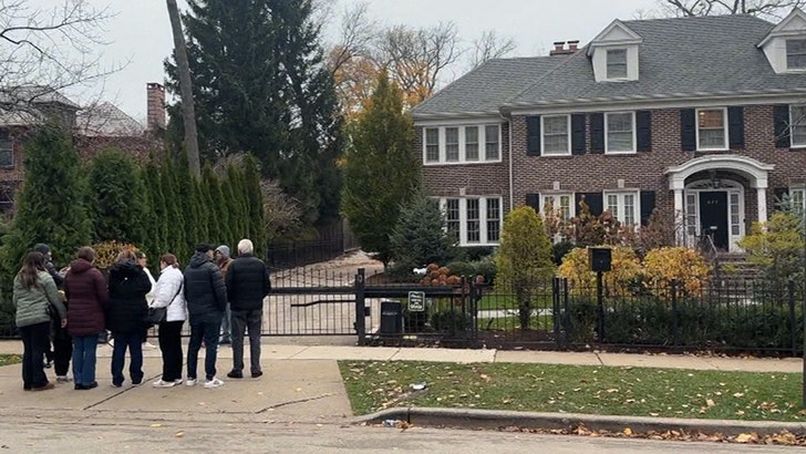 269e528b35164a3fabe1076f55685384_md 112624_home_alone_house-kal