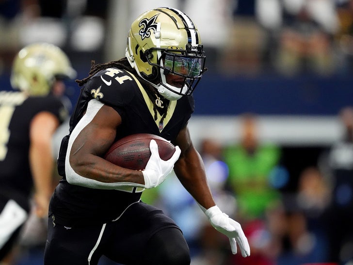 26c58054520949b2b4f08ed65aaa11da_md Alvin Kamara On The Field