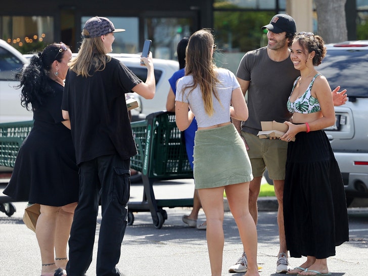 26ceb6b629d54c1482859eab4b93c10d_md Justin Baldoni Takes Pictures with Fans in Maui Amid Blake Lively Lawsuit