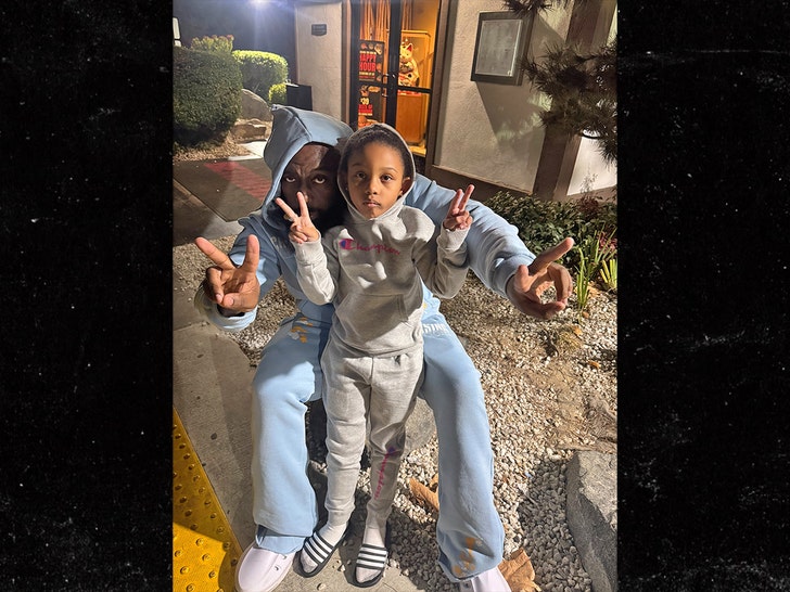 278054b6c971418ab5289cf1b71dd286_md Trae Tha Truth Reunited With Missing Daughter At Mexican Border 1