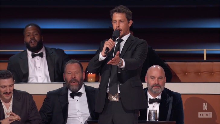 28744dda735a481b8b98469aeb1c1c43_md-1 050524_brady_roast_hinchcliffe_kim_kal