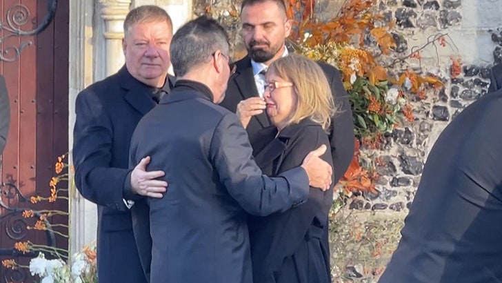 28b06b9abeb440af85ce900bd321c89f_md 112024_simon_cowell-kal