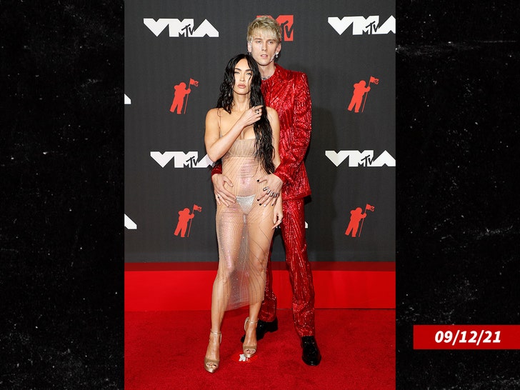 29d37132ca884664afcf2ef7fdaea579_md-1 1013-megan-fox-mgk-getty-01