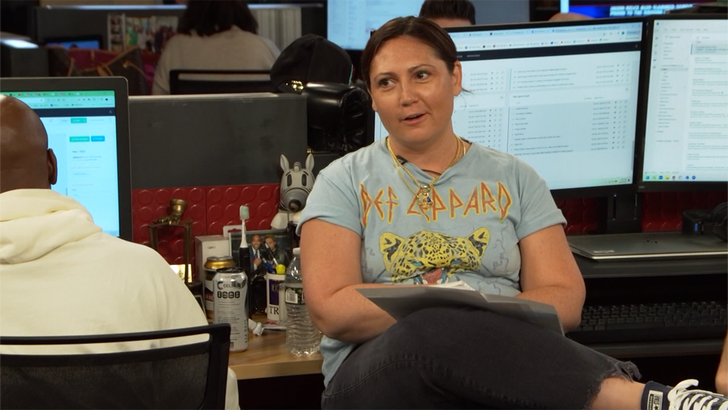 2cba77c50b764ca581a57d96d762fbfc_md 110524_tv_clips_taylor_swift_game_not_rally.01_00_18_03.Still001