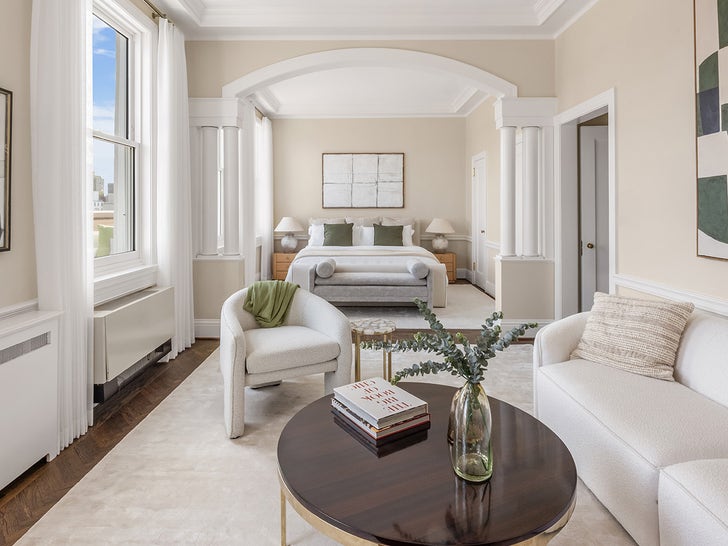 2daee0575aba43f8a47b18bc67ac0fe8_md 1206-paul-newman-manhattan-new-york-home-photos-primary-3