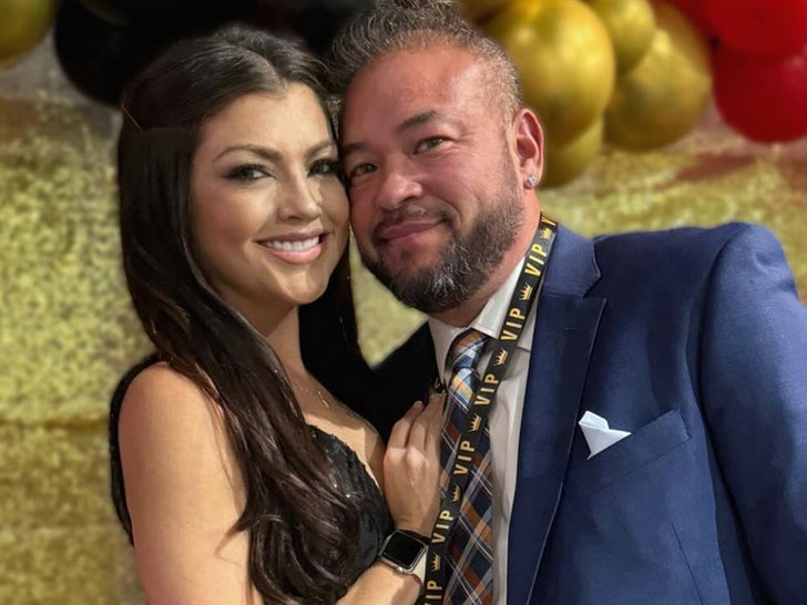 2fdc749fb5744a16b8ebfd76f78e9162_md Jon Gosselin Stephanie Lebo engaged