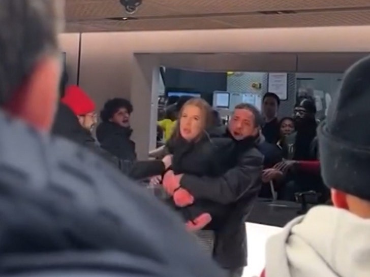 319a3d808c9f4078a6a5a5e4e1b605b7_md 012125-mcdonalds-fight-3