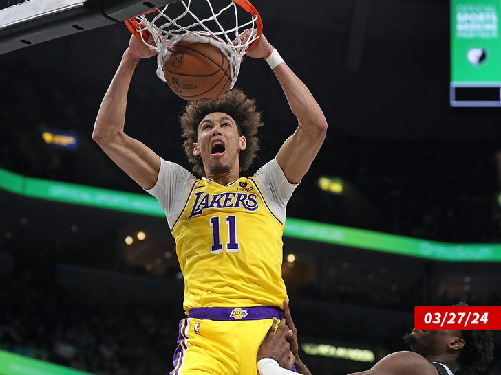 32cb2a7e12b948e2a85dcea9d36d07df_md axson hayes on the court