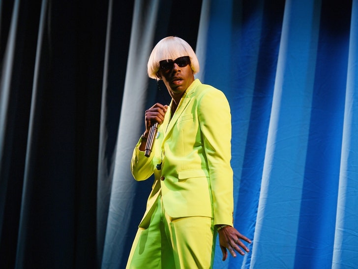 3553244165424affa18845bafcb6b305_md Tyler, The Creator On Stage