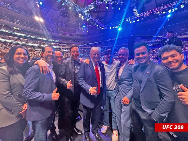 3588cf5ae8d44bf4873fb5bac694ce25_md donald trump elon musk dana white insta 2