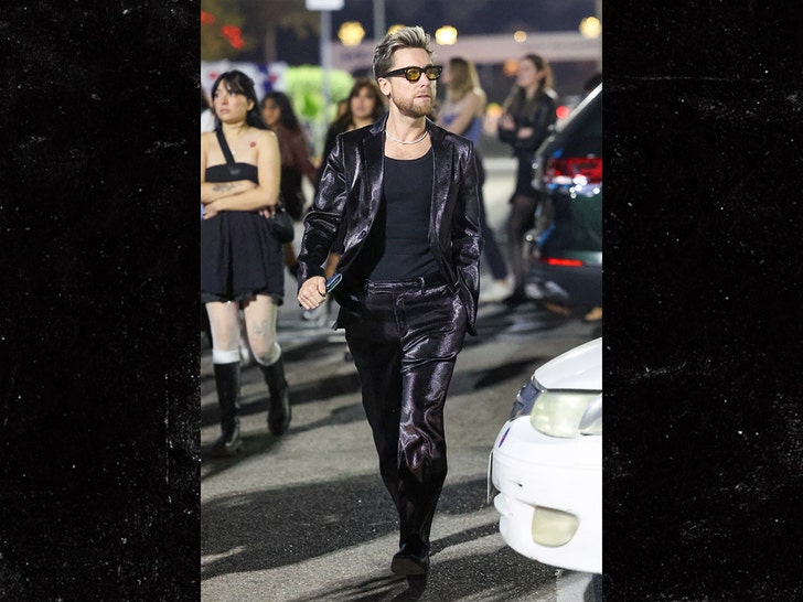 35b8319ef3c84911be25f782a2beba04_md lance bass bg 1