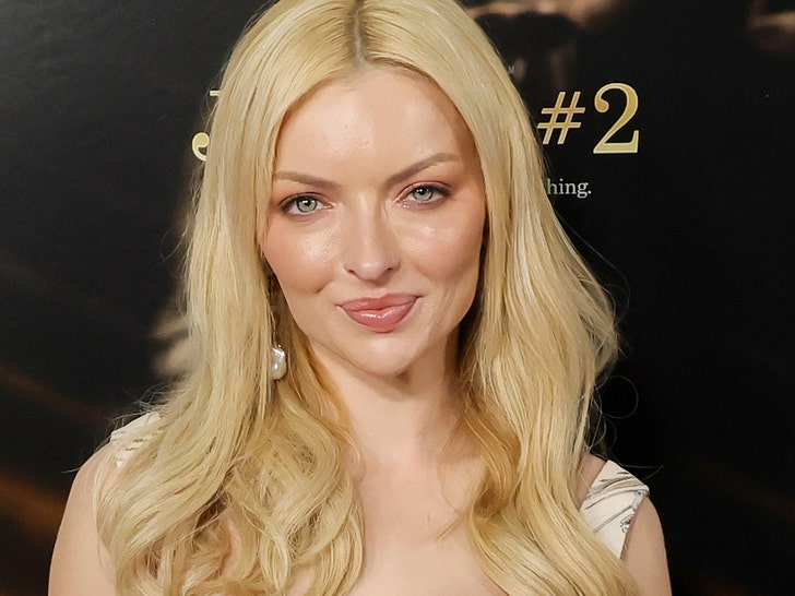 35f5b493f7214b75b16d54d3cc63defa_md Francesca Eastwood