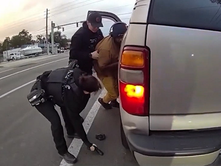 377a887447f74af2abcbc7db25c0ffeb_md 012125-man-shot-in-leg-gun