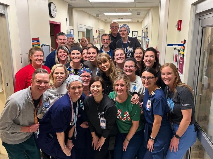 37c5876e2dc04bb79db42da806fc1c43_md taylor swift kansas city hospital