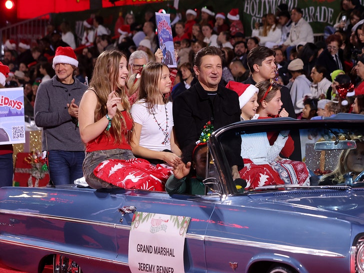 39d1d63de5d64c6281aaabbd3bec6508_md jeremy renner