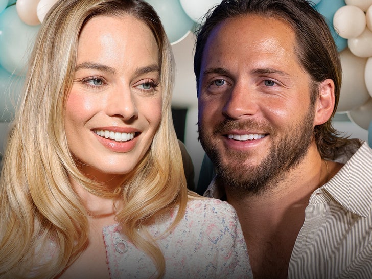 3d209283d3114deca248813739838d75_md margot robbie baby main