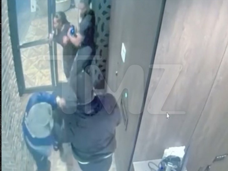 3d2277138e2d421d9d5c8808711adab8_md 012325-alexis-skyy-1