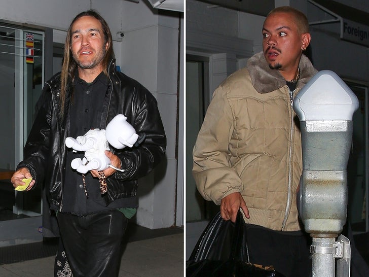 1121-Simpson-Family-Out-To-Dinner-Bronx-Wentz-Birthday-photos-primary-5