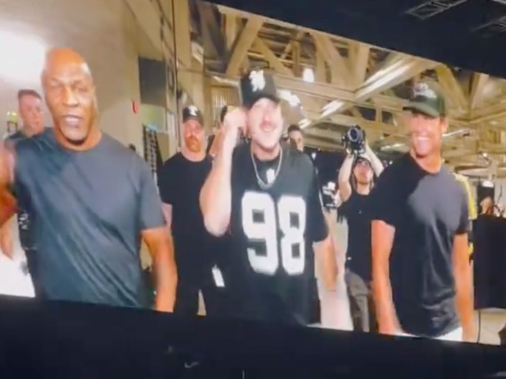 3dcac6af22d941d7b7c4325d7bef9c70_md morgan wallen tom brady mike tyson