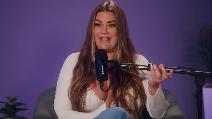 3e1a770a89884c48be90f8f2cebfc759_md 111224_brittany_cartwright_kal