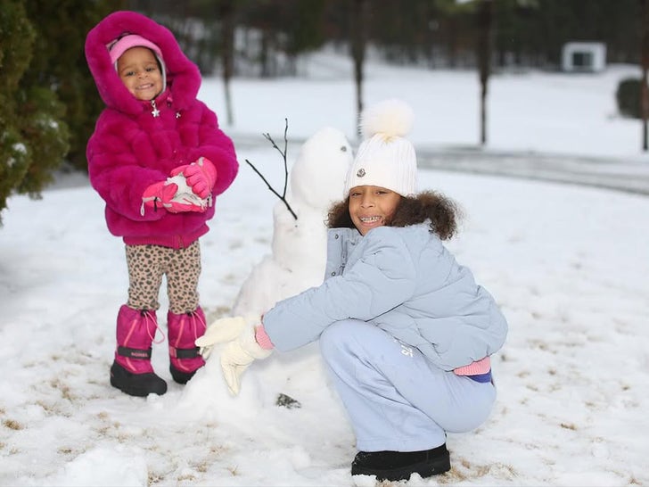 3e8f4df2d2db48189ac8347166c8d570_md 0110-Ludacris-Kids-Snow-sub