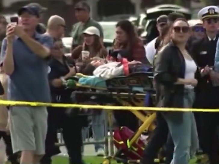 3fa6607bec3d43f485ede783373b2d12_md 101424-parachutist-stretcher