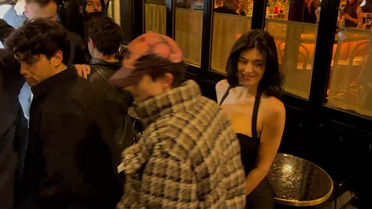 40ab84a010494722adb9289776aca68a_md 011525_timothee_kylie_kal