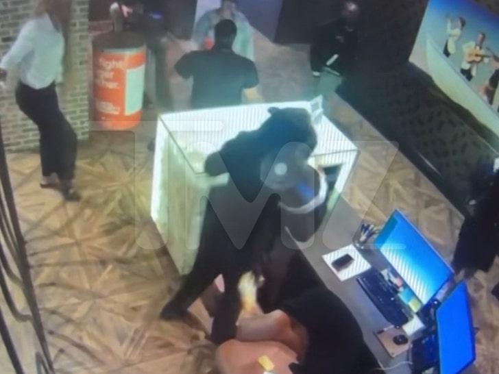 418eb48f7e1b4e469a8fab703e869307_md 012325-alexis-skyy-2