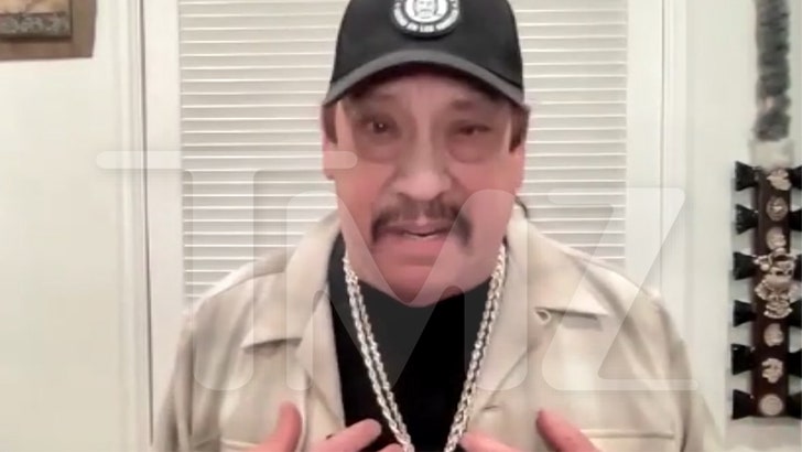 420a394c77a244fc8c3389d16cf85fc2_md 011425_danny_trejo_kim_kardashian-kal