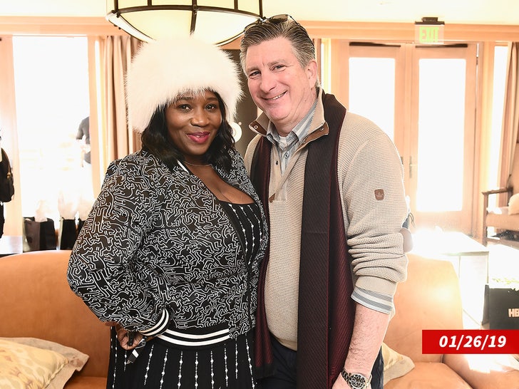 4250c5133f664f3cad0801d056673b45_md 1207 steve mensch sub getty swipe