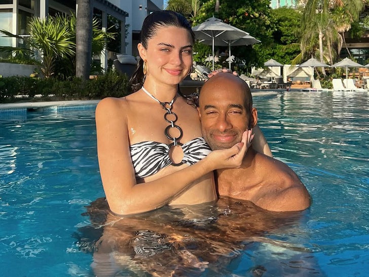 44a0a80f16cf4e9c80b2315d928d27db_md Matt James Rachael Kirkconnell Happier Times