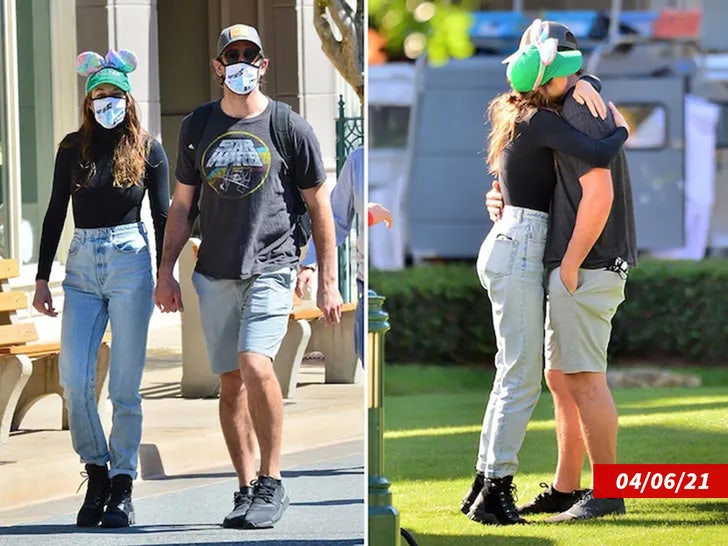 4659f0db890a475096738a1aa15db36c_md shailene woodley aaron rodgers disney couple