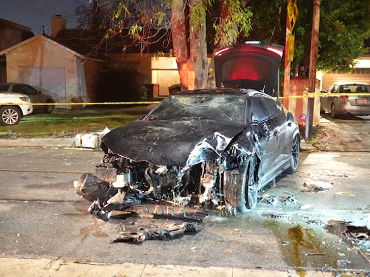 470bad75780c4b9783531b5b67dee97c_md 121624-lambo-crash-wreck-front