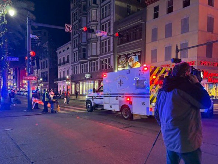 47d73aa2fad949108269b2e46d8ed293_md bourbon street new orleans crash x